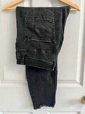 ZARA // Black Washed Jeans // Size 32